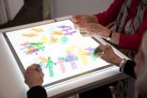 SILISHAPES LINKING PEOPLE