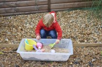 CLEAR SAND AND WATER TRAY